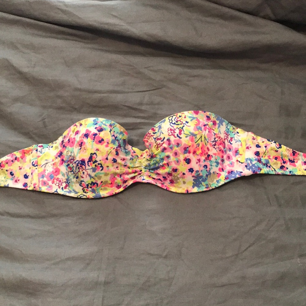 Victoria’s Secret bathing suit. Size 34C.
